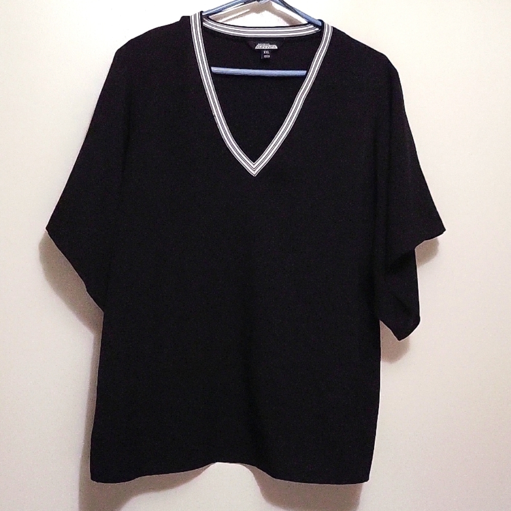 Black V-neck open sleeve top.
